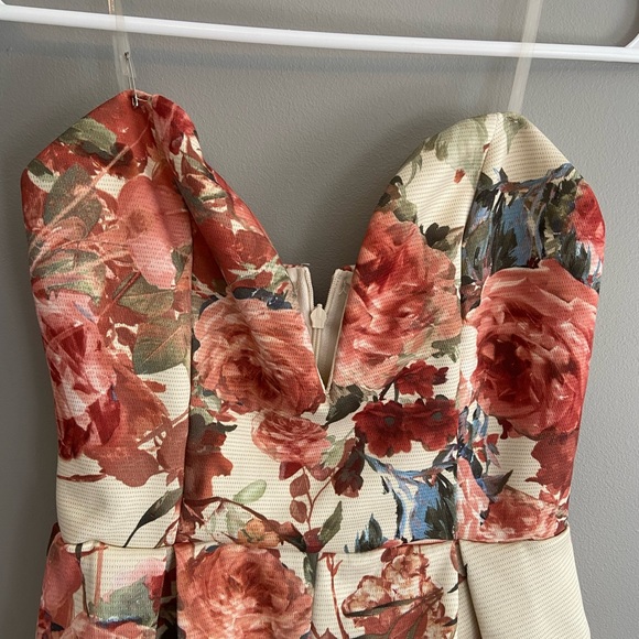 Strapless Floral Romper - Picture 4 of 4